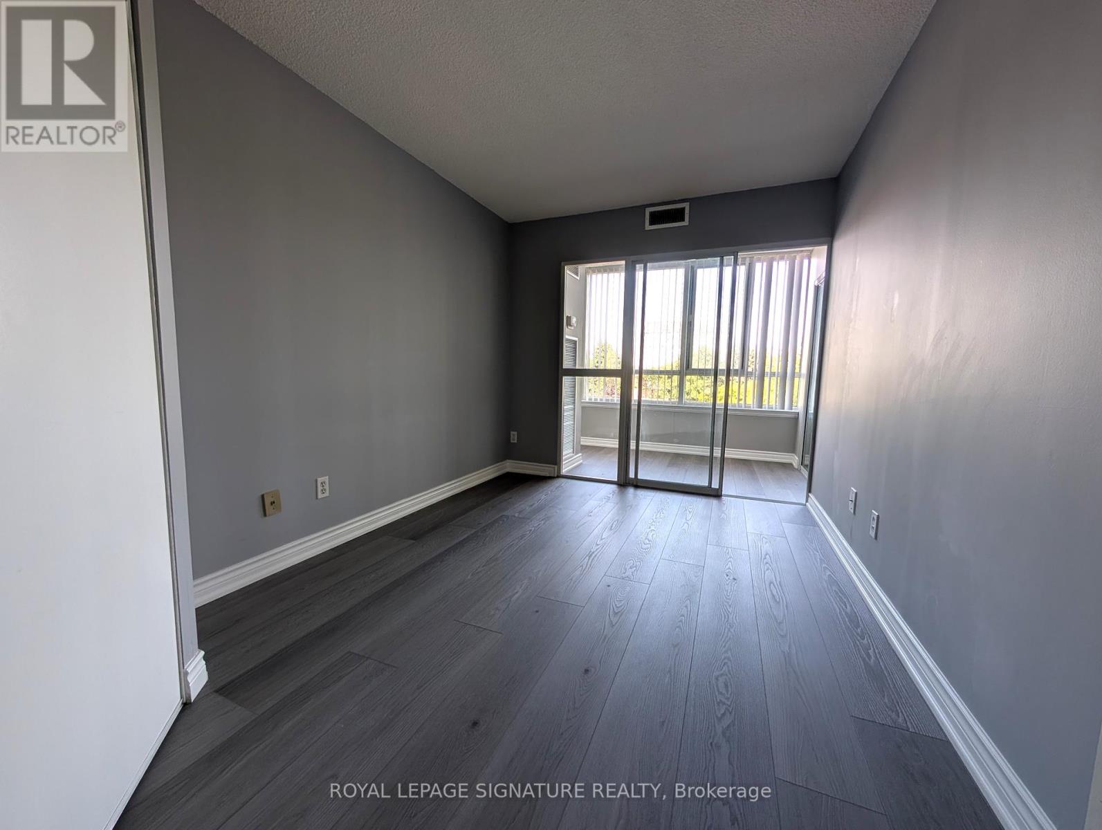 Photo 8 of 316 1001 Cedarglen Gate, Mississauga ON