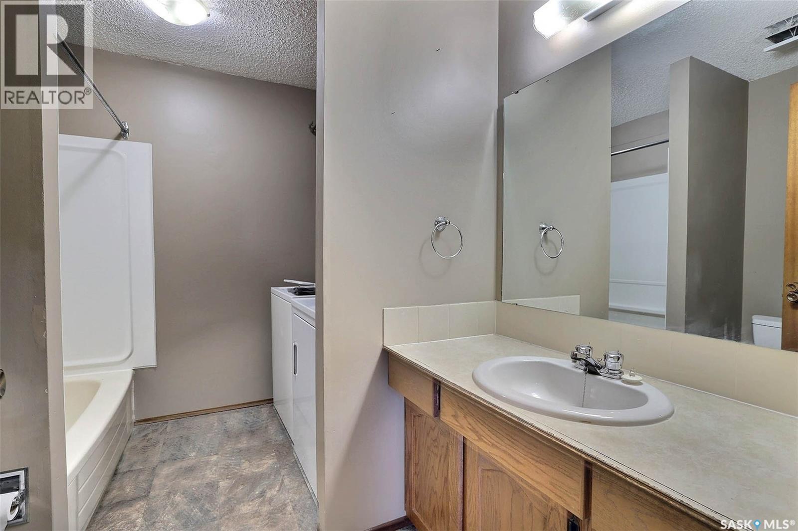Photo 13 of 1580 Lacon Street, Regina SK
