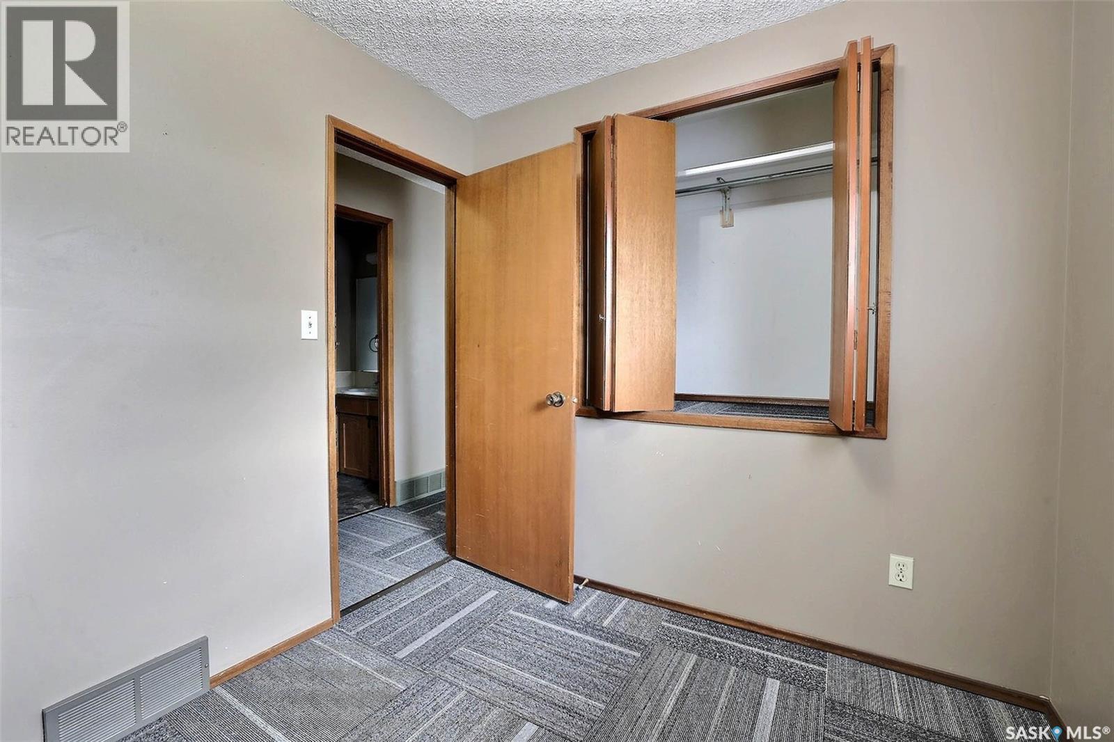 Photo 16 of 1580 Lacon Street, Regina SK