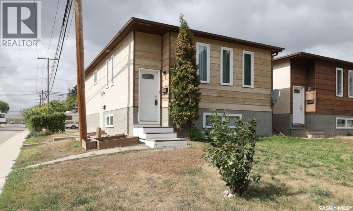 Photo 2 of 1580 Lacon Street, Regina SK