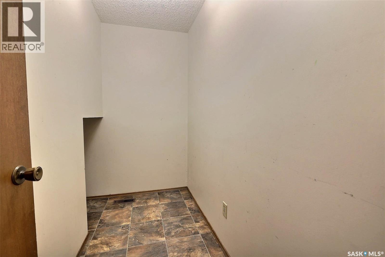 Photo 33 of 1580 Lacon Street, Regina SK