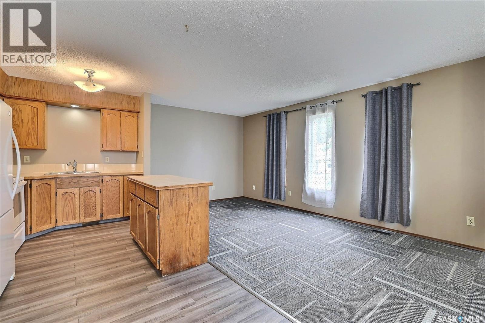Photo 5 of 1580 Lacon Street, Regina SK