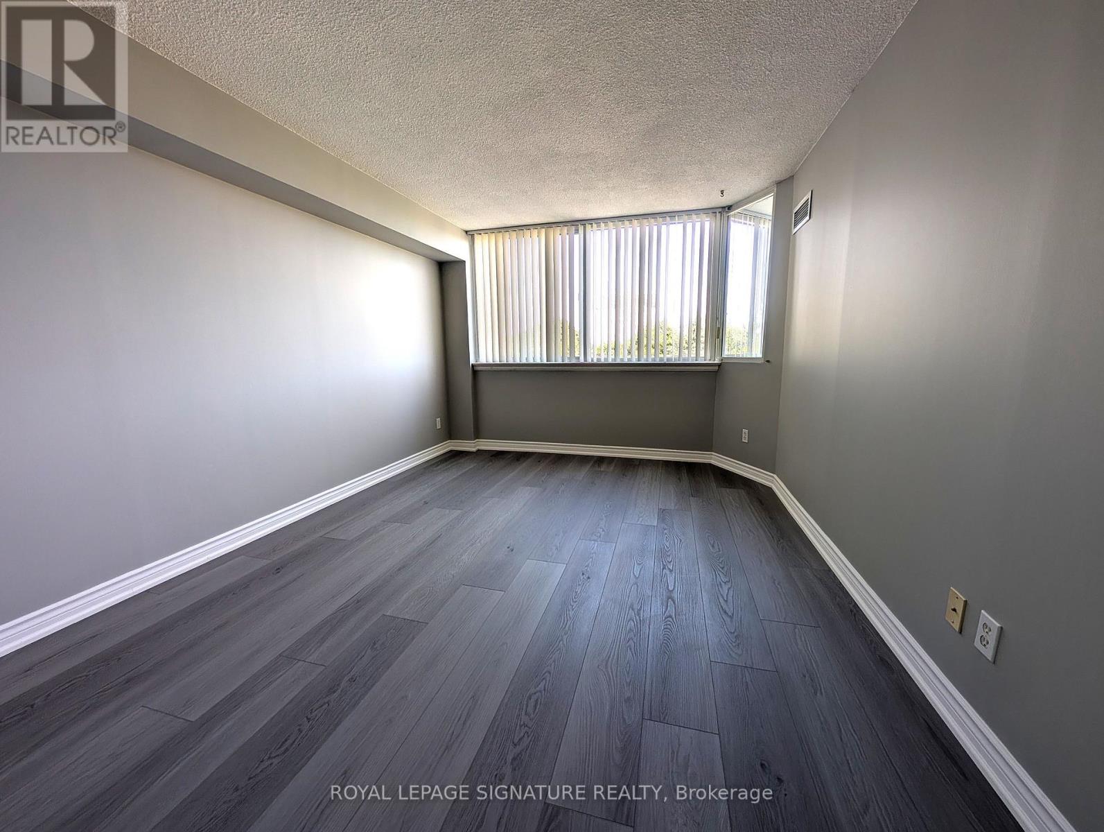 Photo 5 of 316 1001 Cedarglen Gate, Mississauga ON