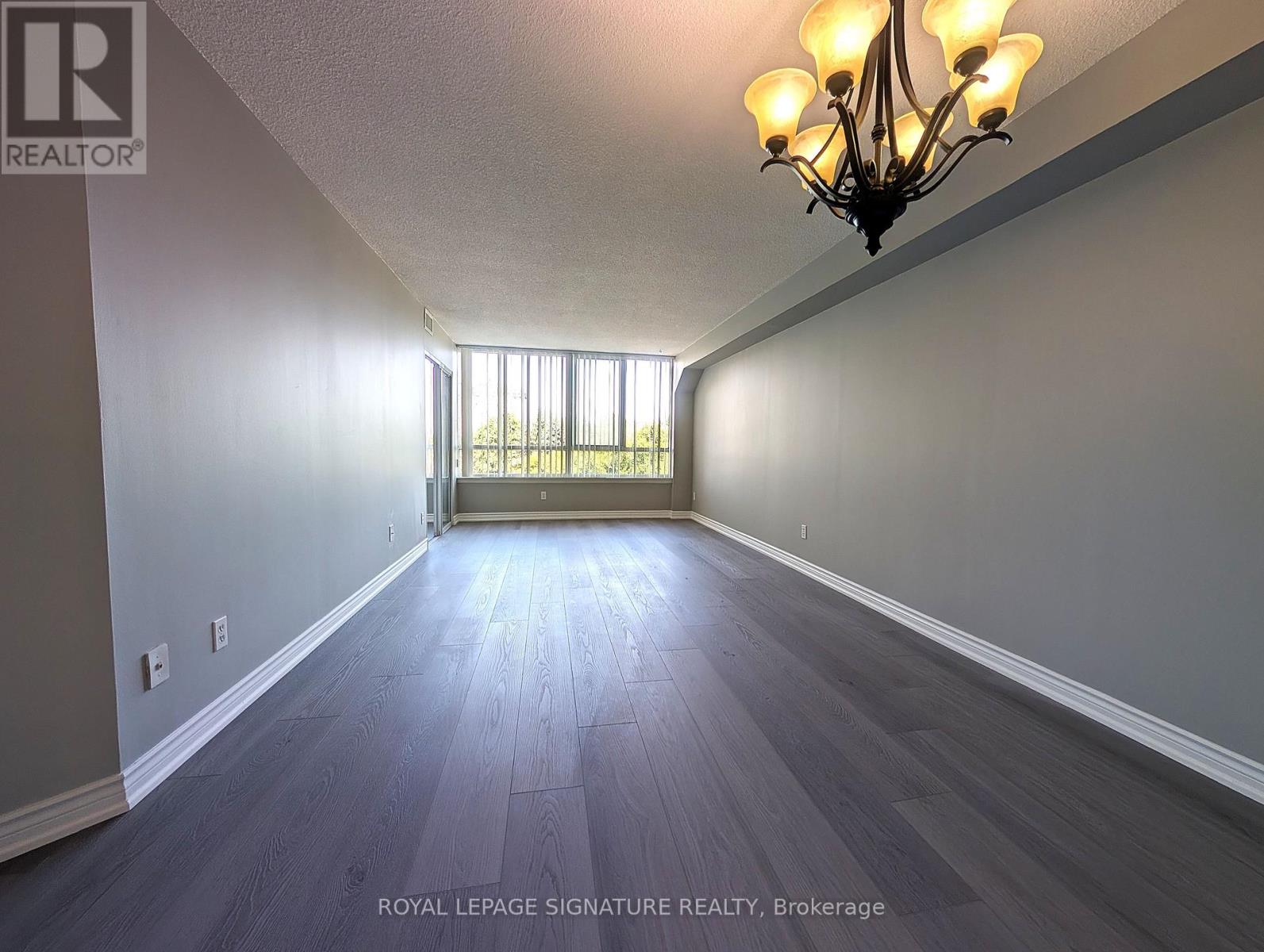 Photo 2 of 316 1001 Cedarglen Gate, Mississauga ON