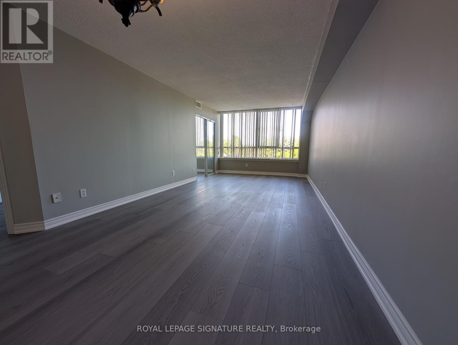 Photo 3 of 316 1001 Cedarglen Gate, Mississauga ON