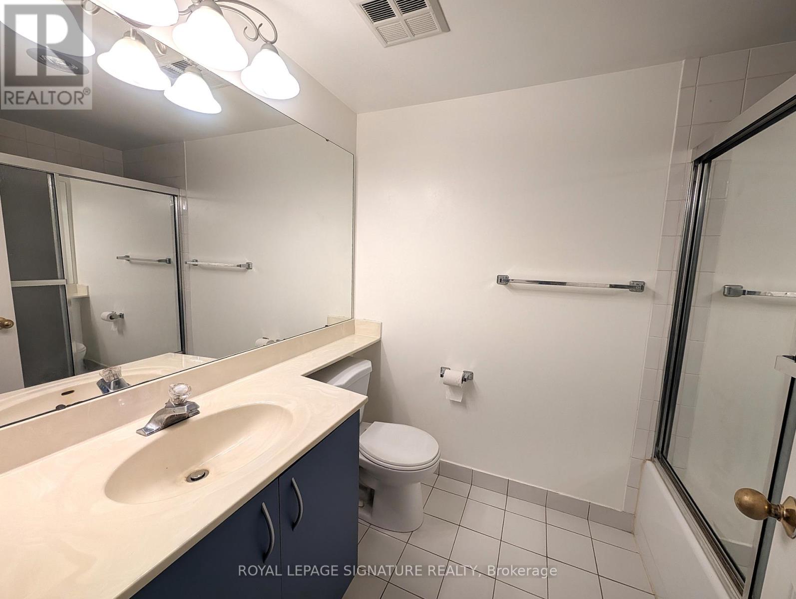 Photo 9 of 316 1001 Cedarglen Gate, Mississauga ON