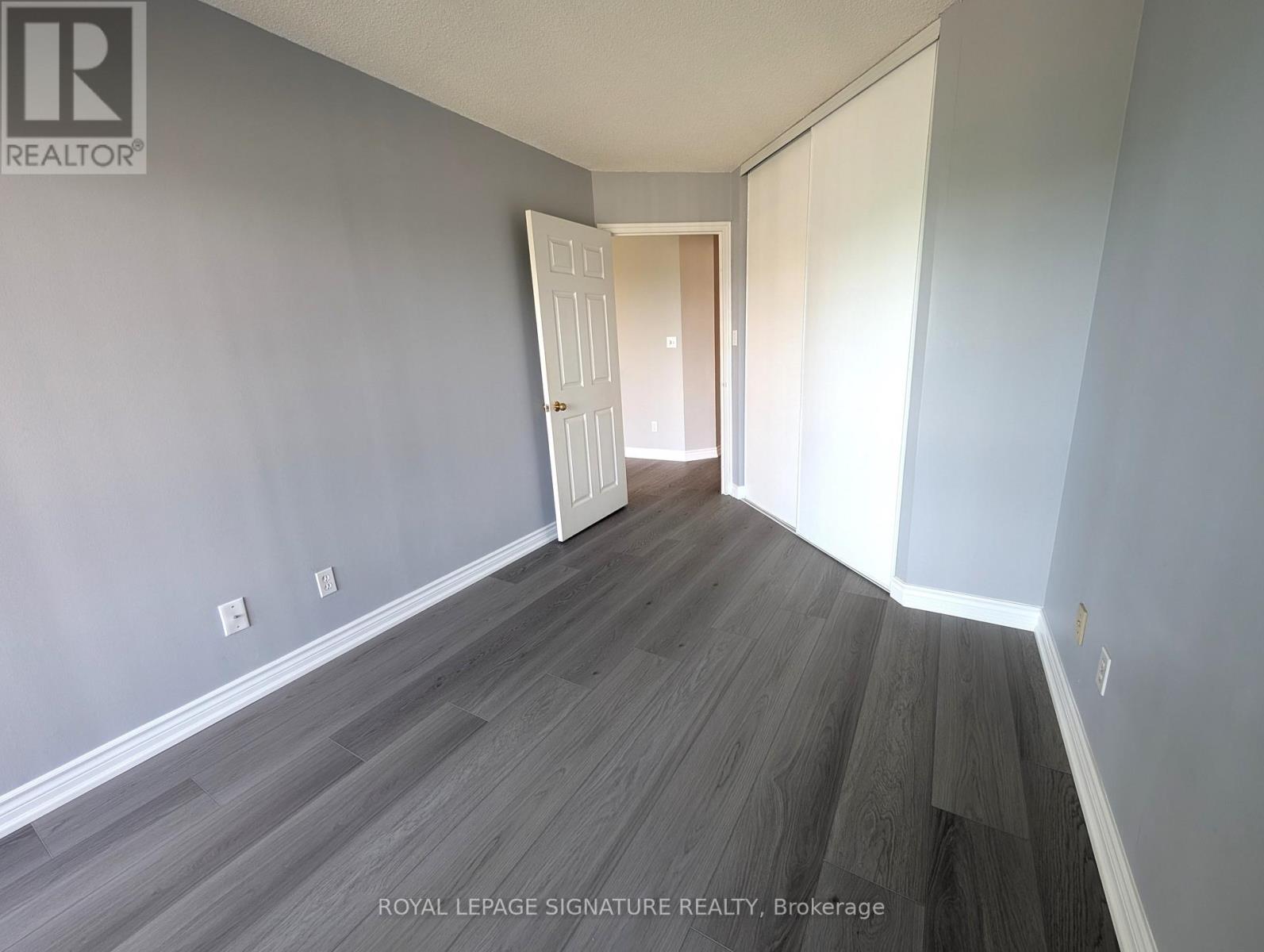 Photo 7 of 316 1001 Cedarglen Gate, Mississauga ON