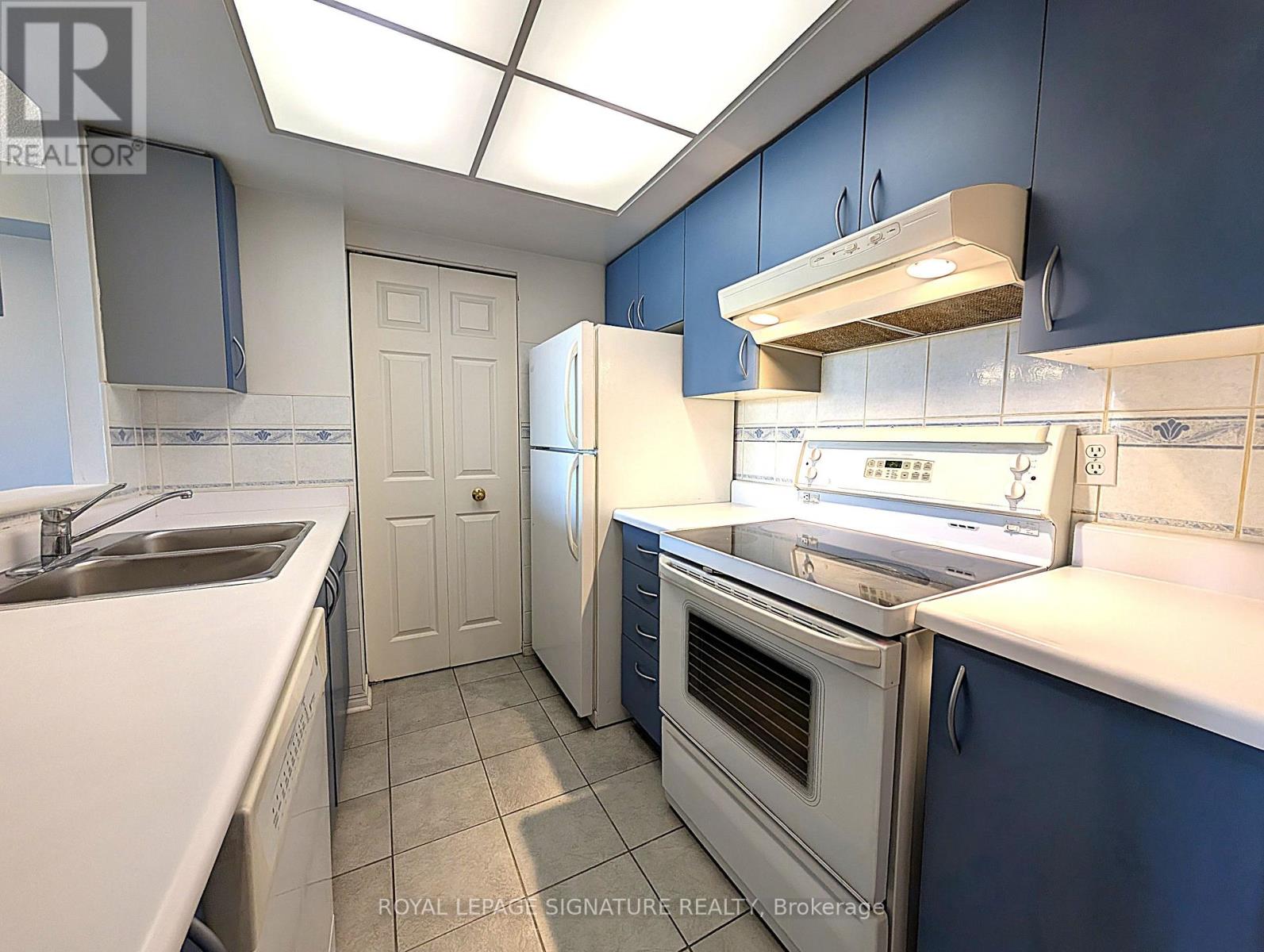 Photo 15 of 316 1001 Cedarglen Gate, Mississauga ON