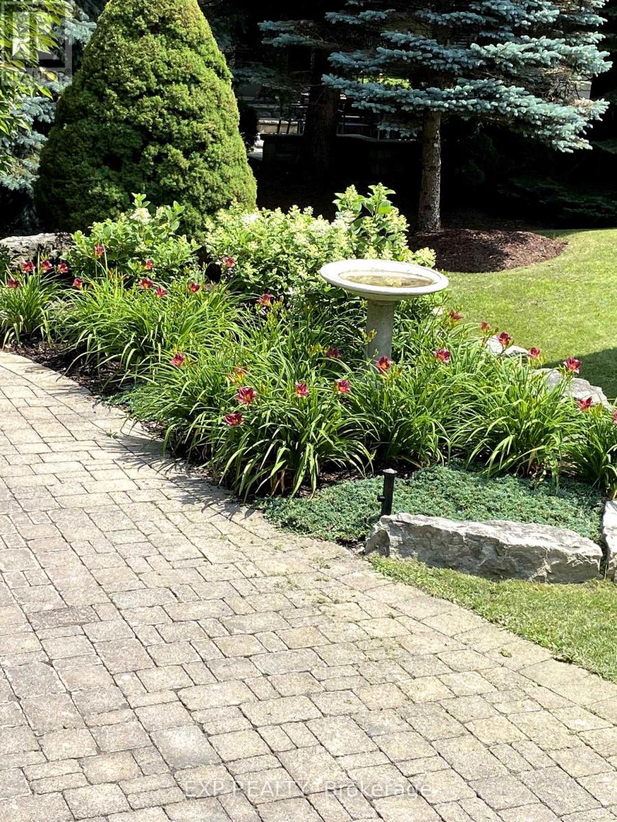 Photo 19 of 806 Hidden Grove Lane, Mississauga ON