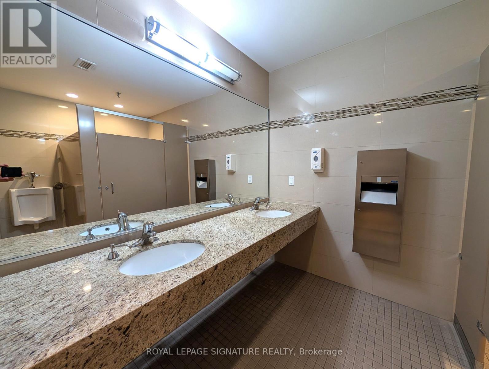 Photo 26 of 316 1001 Cedarglen Gate, Mississauga ON