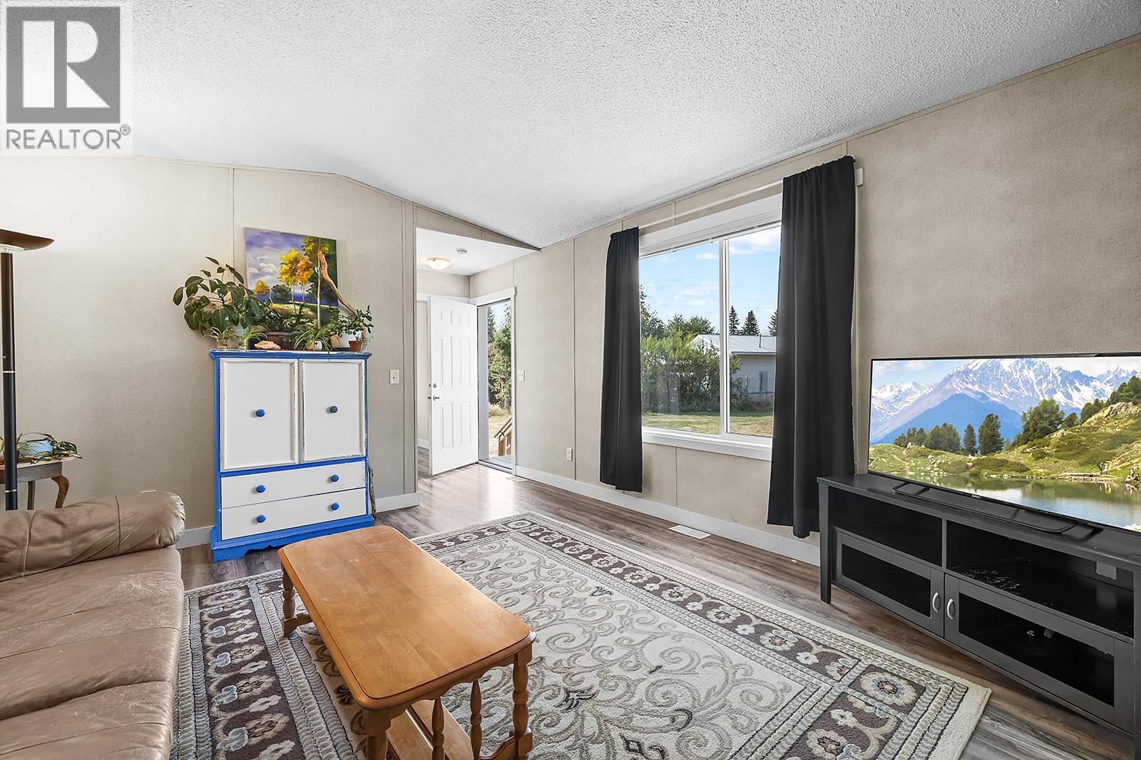 Photo 5 of 7306 Bertrand Road, Jaffray BC