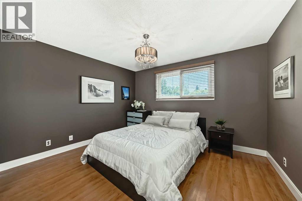 Photo 14 of 124 Oakcliffe Place Sw, Calgary AB