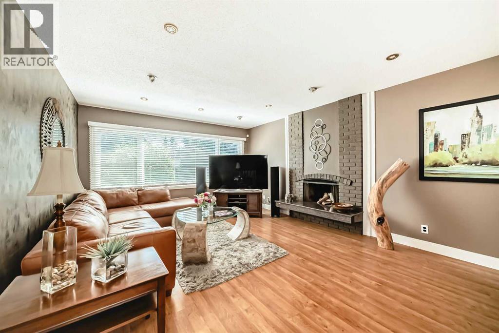 Photo 8 of 124 Oakcliffe Place Sw, Calgary AB