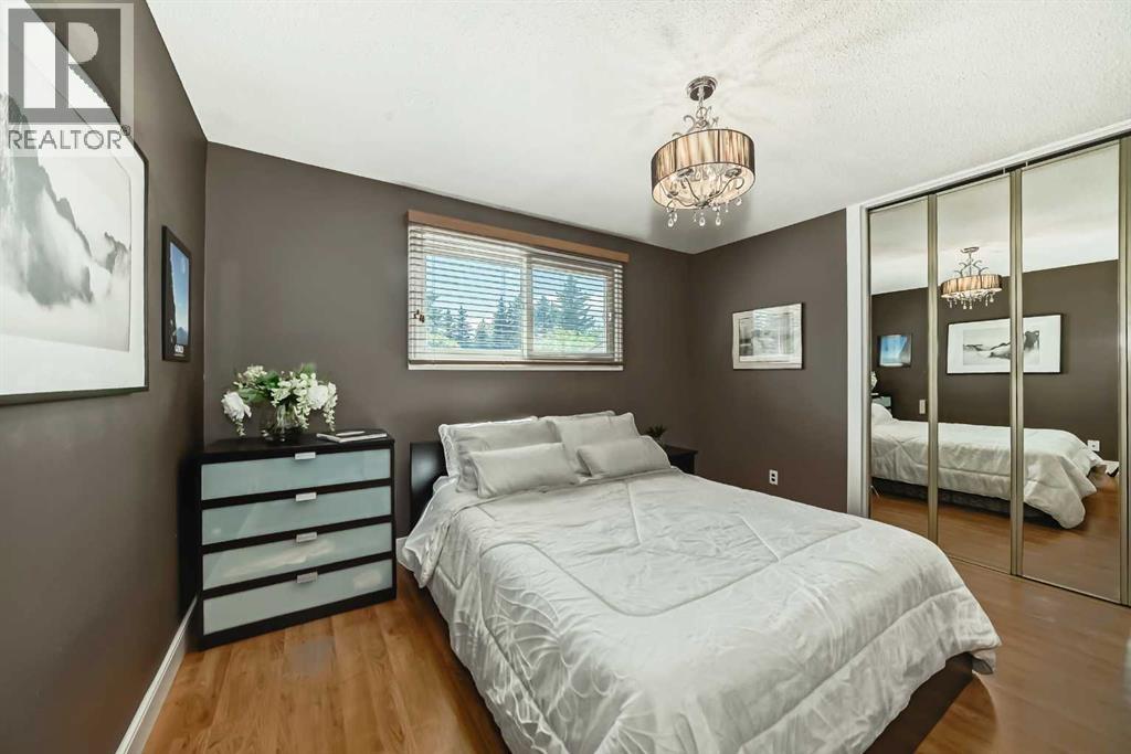 Photo 15 of 124 Oakcliffe Place Sw, Calgary AB