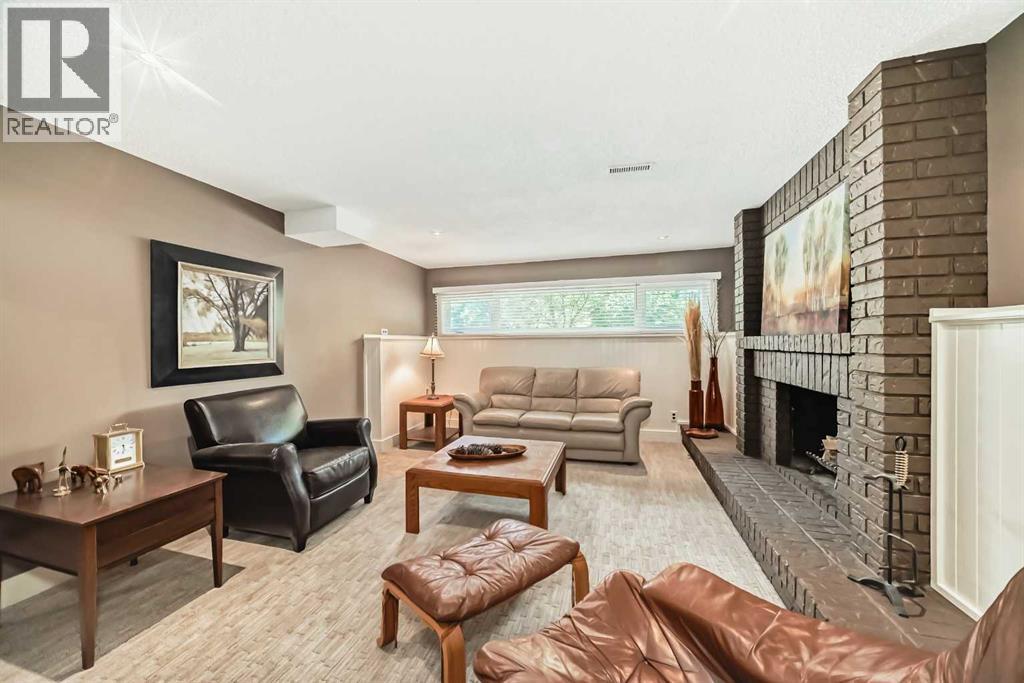 Photo 24 of 124 Oakcliffe Place Sw, Calgary AB