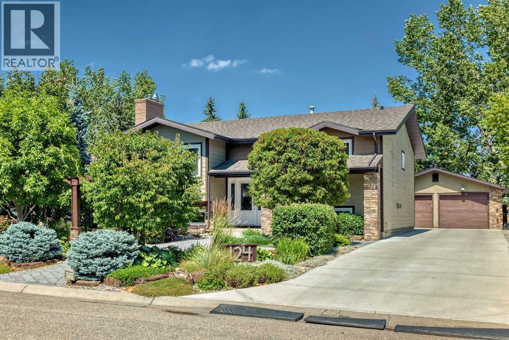 Photo 1 of 124 Oakcliffe Place Sw, Calgary AB