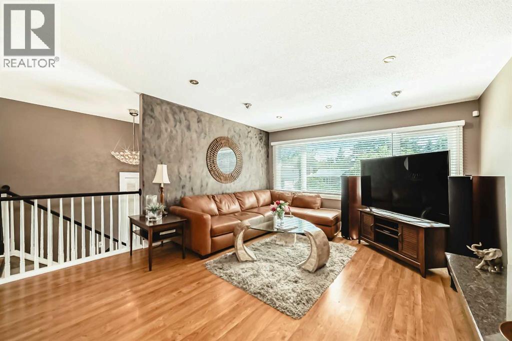 Photo 9 of 124 Oakcliffe Place Sw, Calgary AB