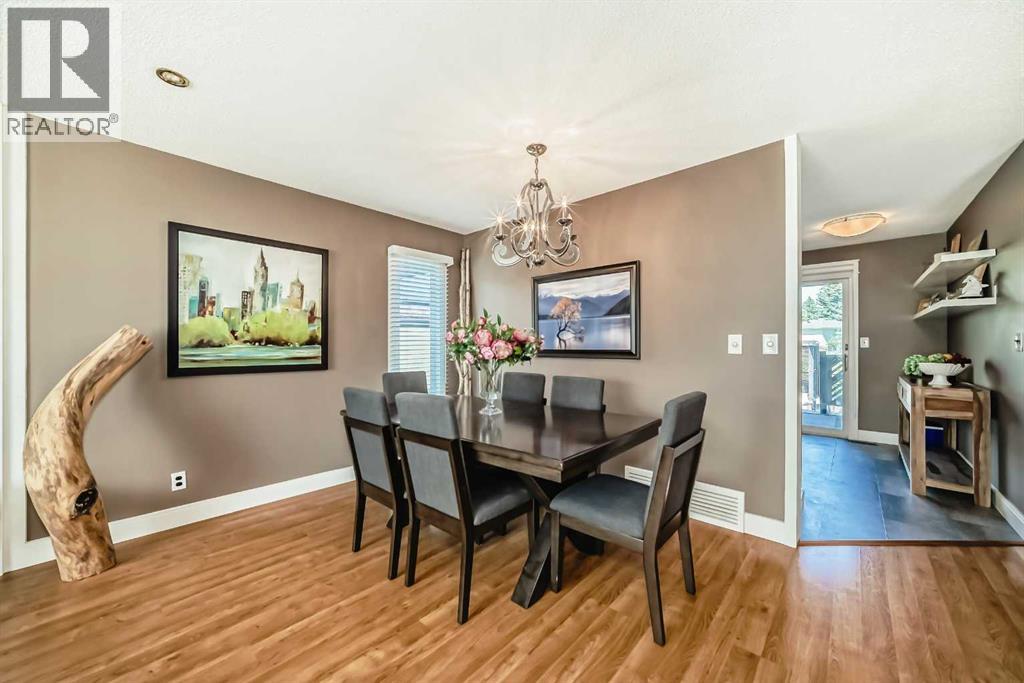 Photo 11 of 124 Oakcliffe Place Sw, Calgary AB