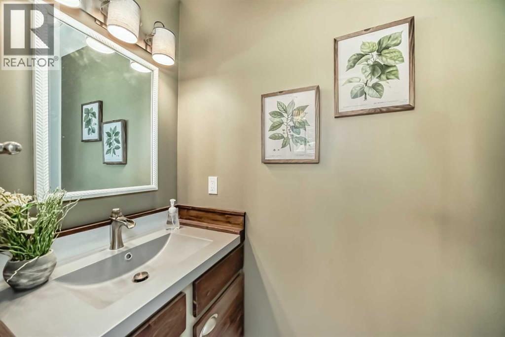 Photo 17 of 124 Oakcliffe Place Sw, Calgary AB
