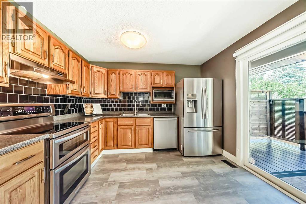 Photo 4 of 124 Oakcliffe Place Sw, Calgary AB