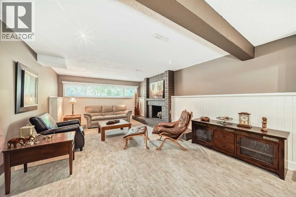 Photo 23 of 124 Oakcliffe Place Sw, Calgary AB