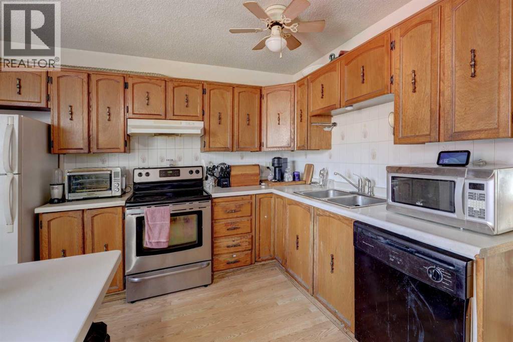 Photo 5 of 417 Ranchview Court Nw, Calgary AB
