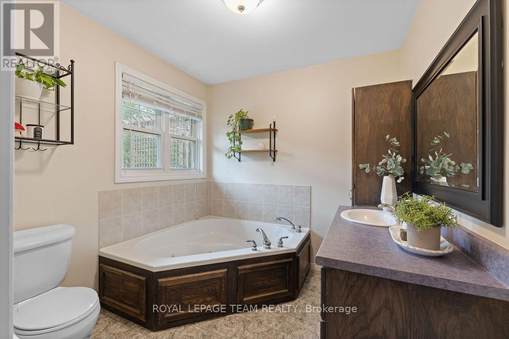 Photo 22 of 299 Golf Club Road, Mcnab Braeside ON