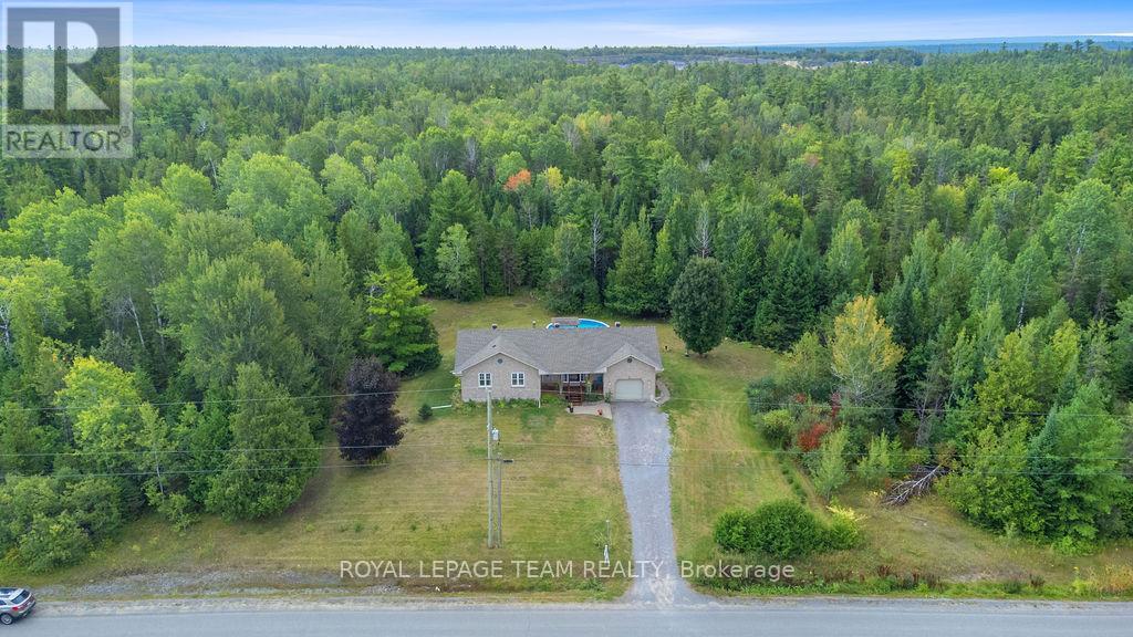 Photo 4 of 299 Golf Club Road, Mcnab Braeside ON