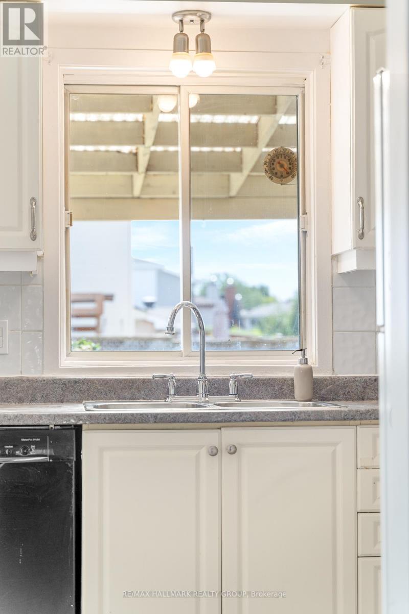 Photo 18 of 41 Sovereign Avenue, Ottawa ON
