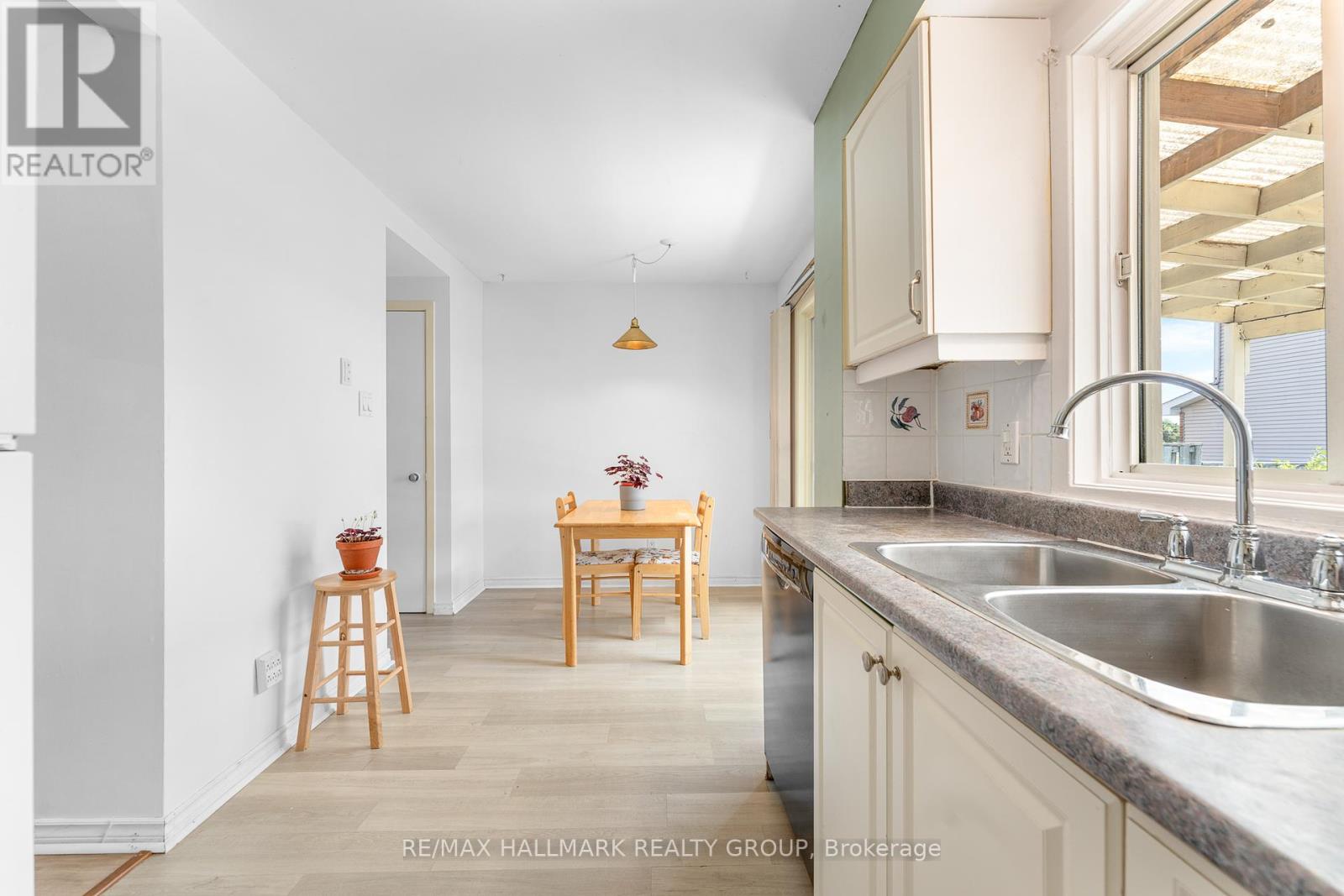 Photo 20 of 41 Sovereign Avenue, Ottawa ON