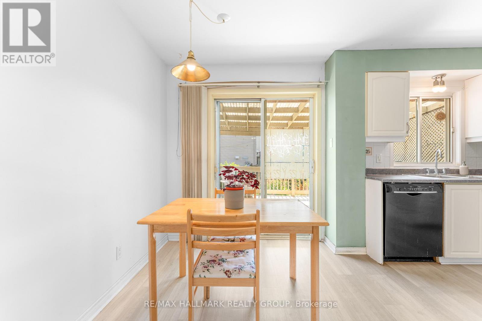 Photo 24 of 41 Sovereign Avenue, Ottawa ON
