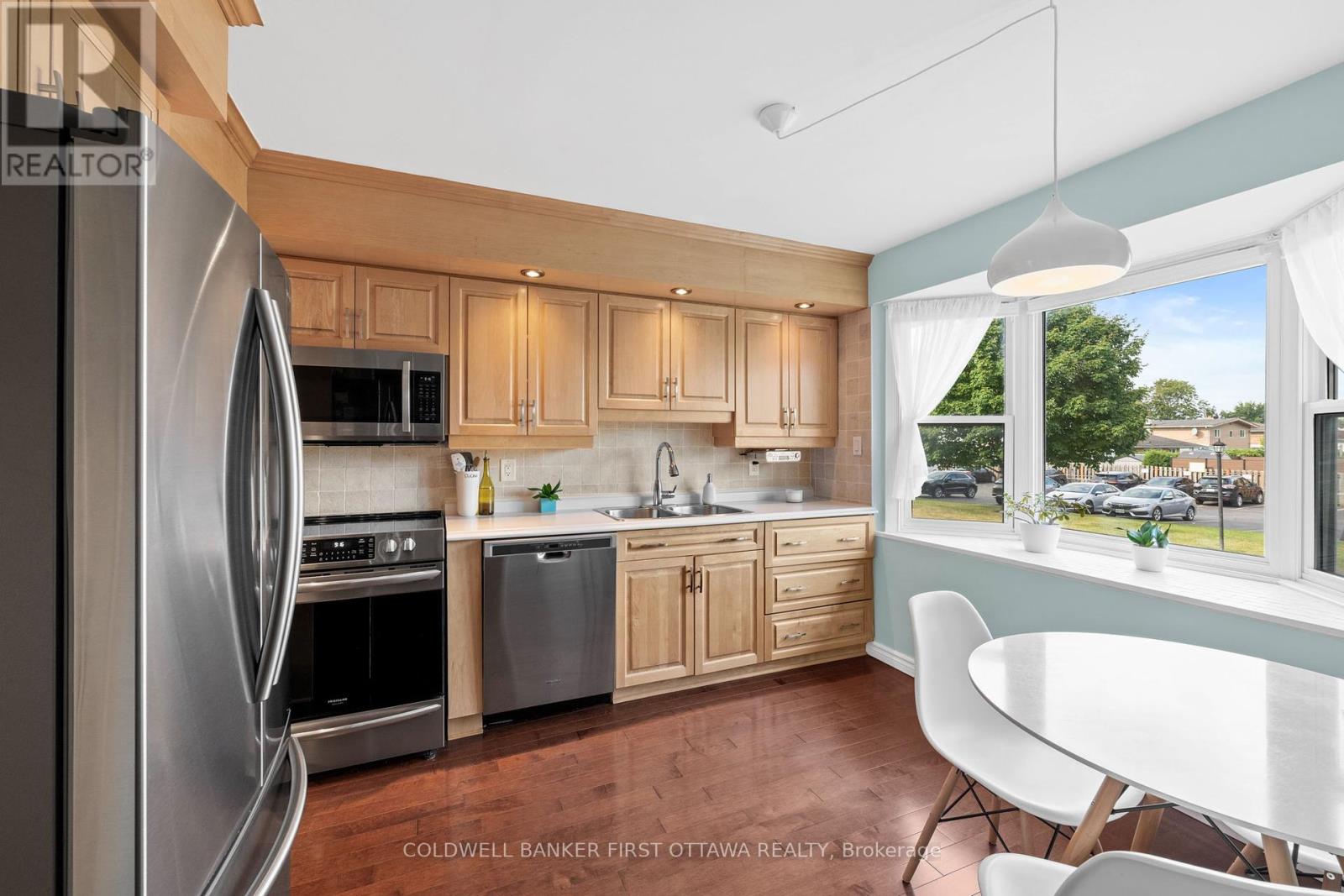Photo 6 of 12 550 Straby Avenue, Ottawa ON