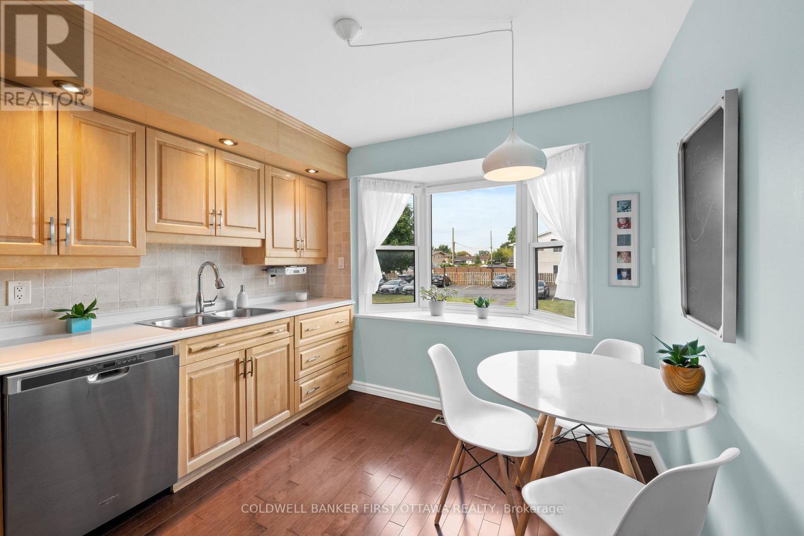 Photo 7 of 12 550 Straby Avenue, Ottawa ON