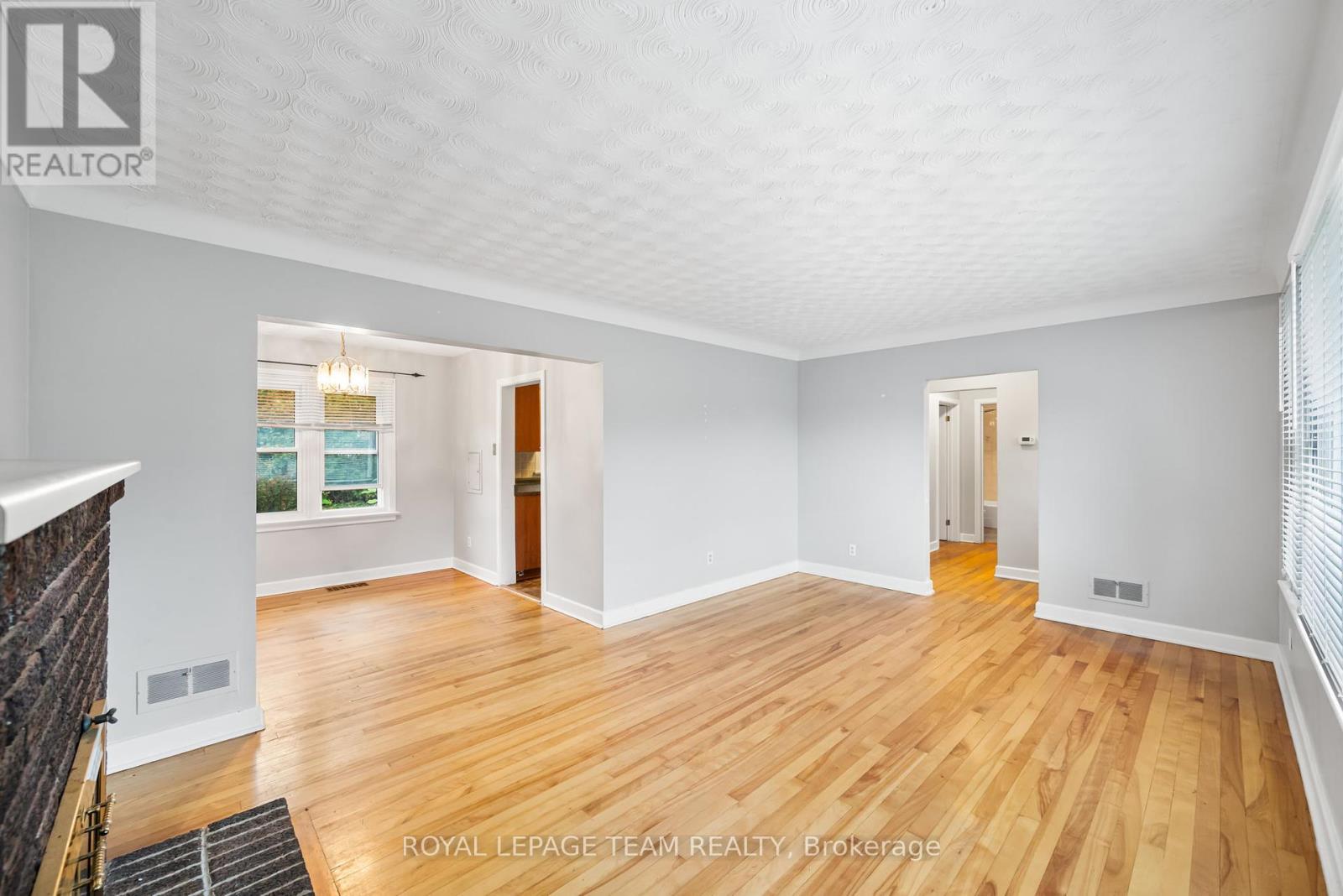 Photo 10 of 31 Savuto Way Street, Ottawa ON