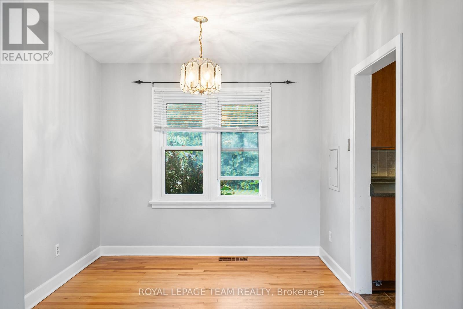 Photo 11 of 31 Savuto Way Street, Ottawa ON