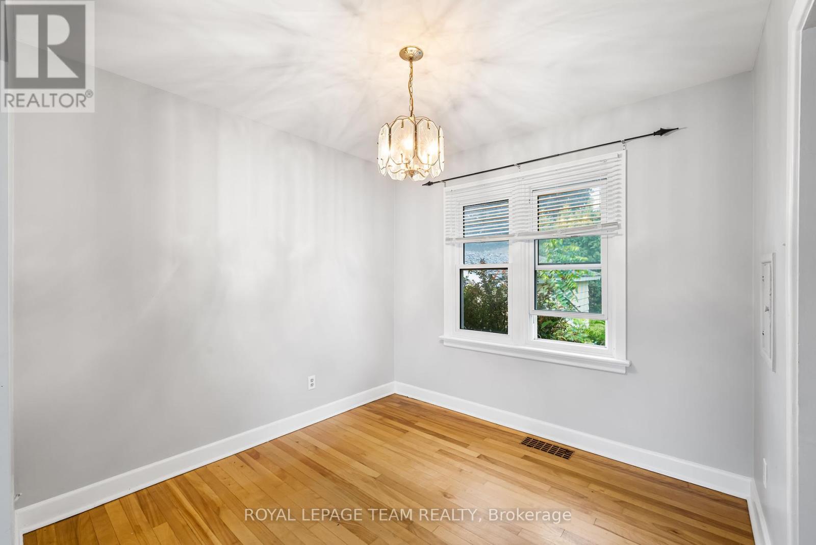 Photo 12 of 31 Savuto Way Street, Ottawa ON