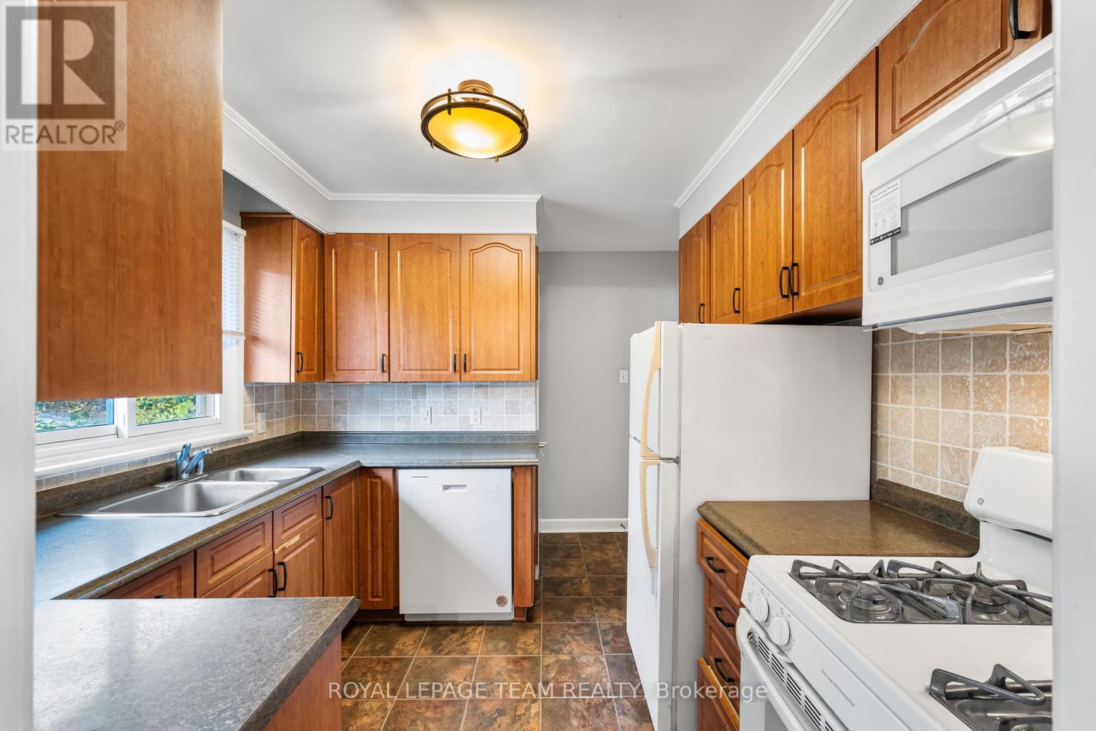 Photo 14 of 31 Savuto Way Street, Ottawa ON