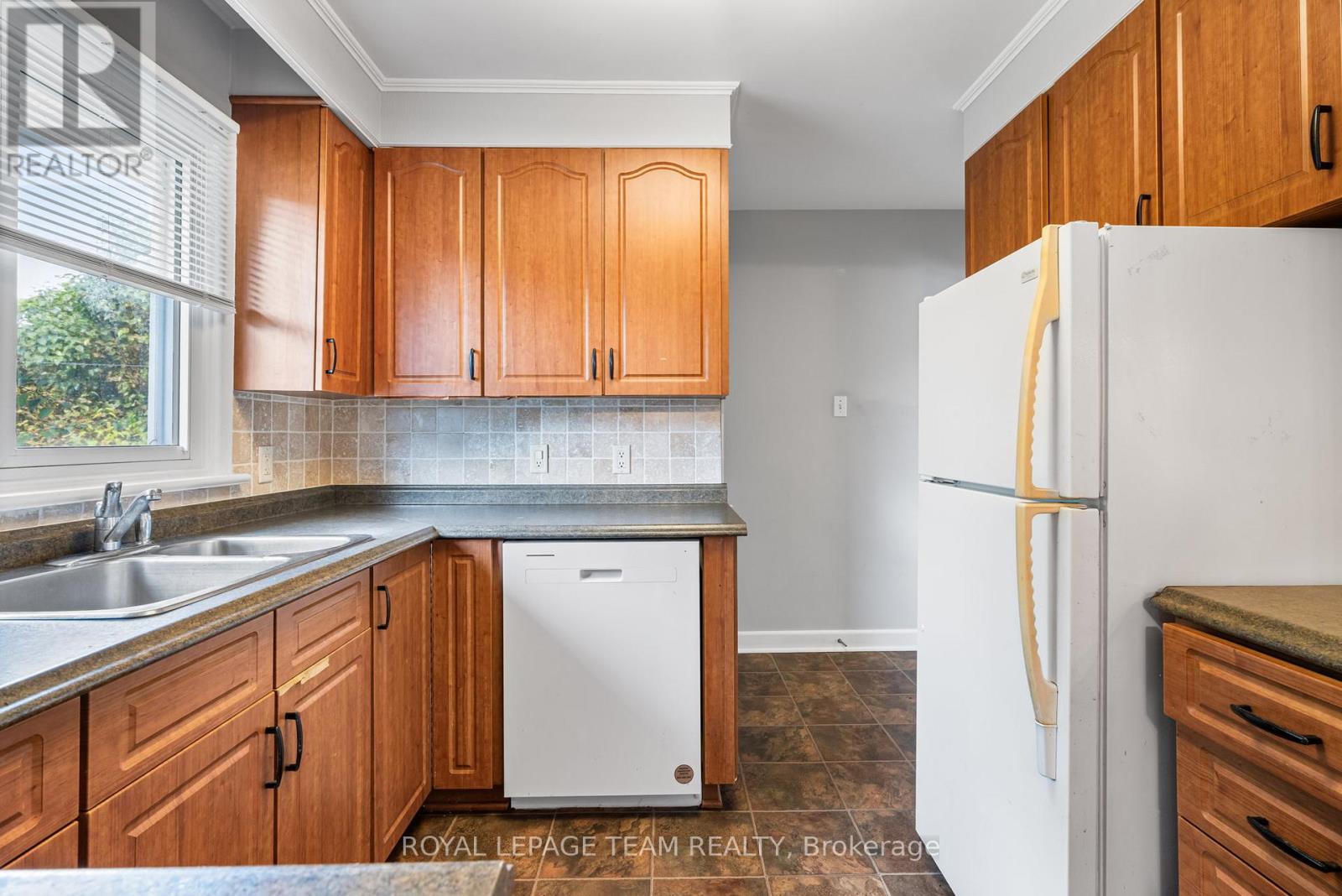 Photo 15 of 31 Savuto Way Street, Ottawa ON