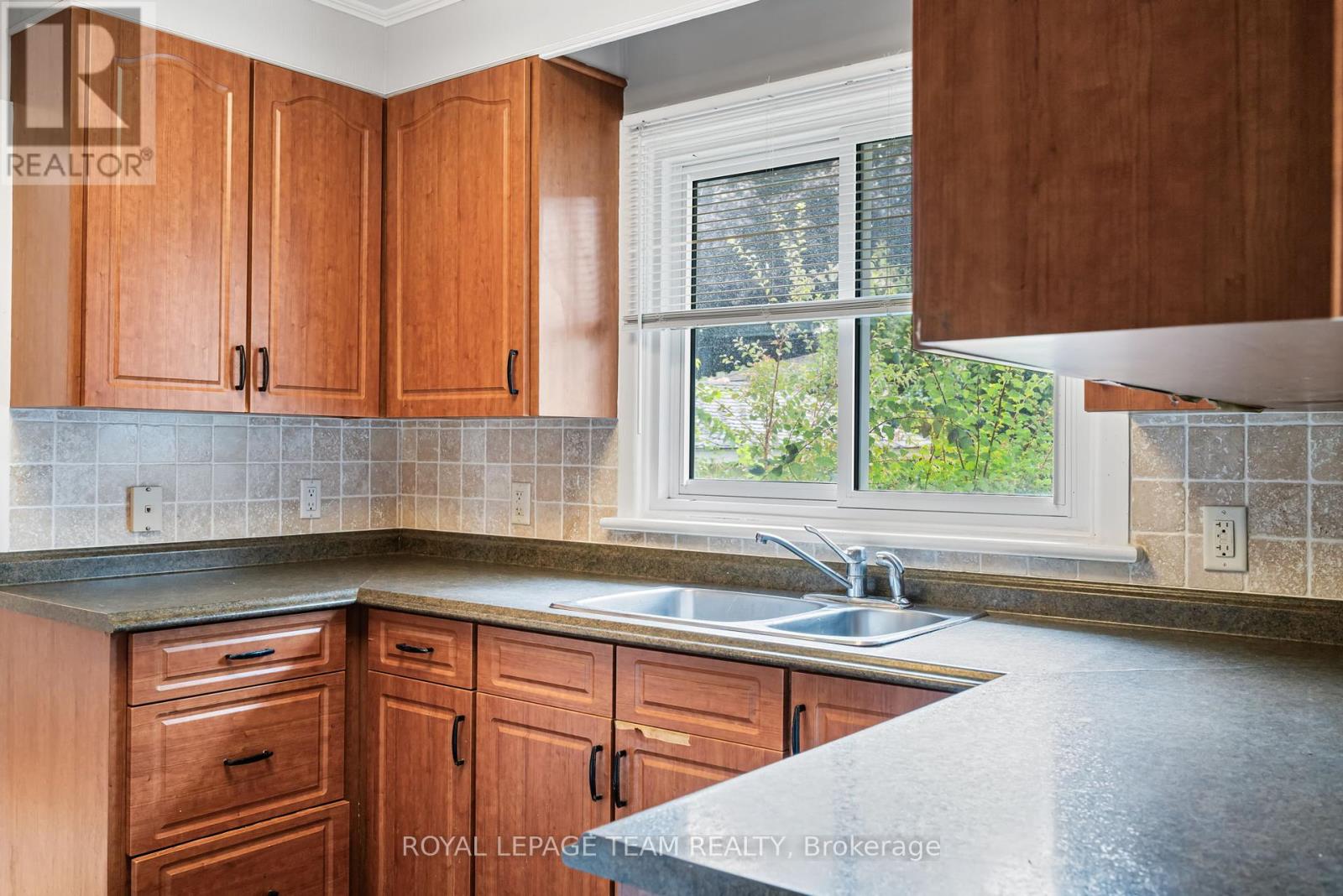 Photo 19 of 31 Savuto Way Street, Ottawa ON