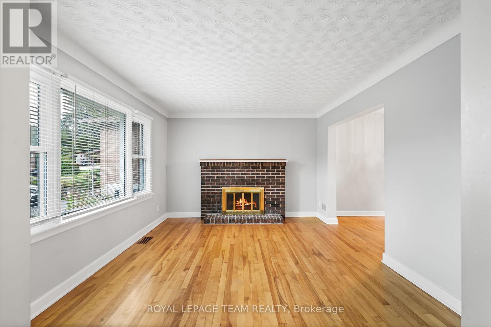 Photo 7 of 31 Savuto Way Street, Ottawa ON