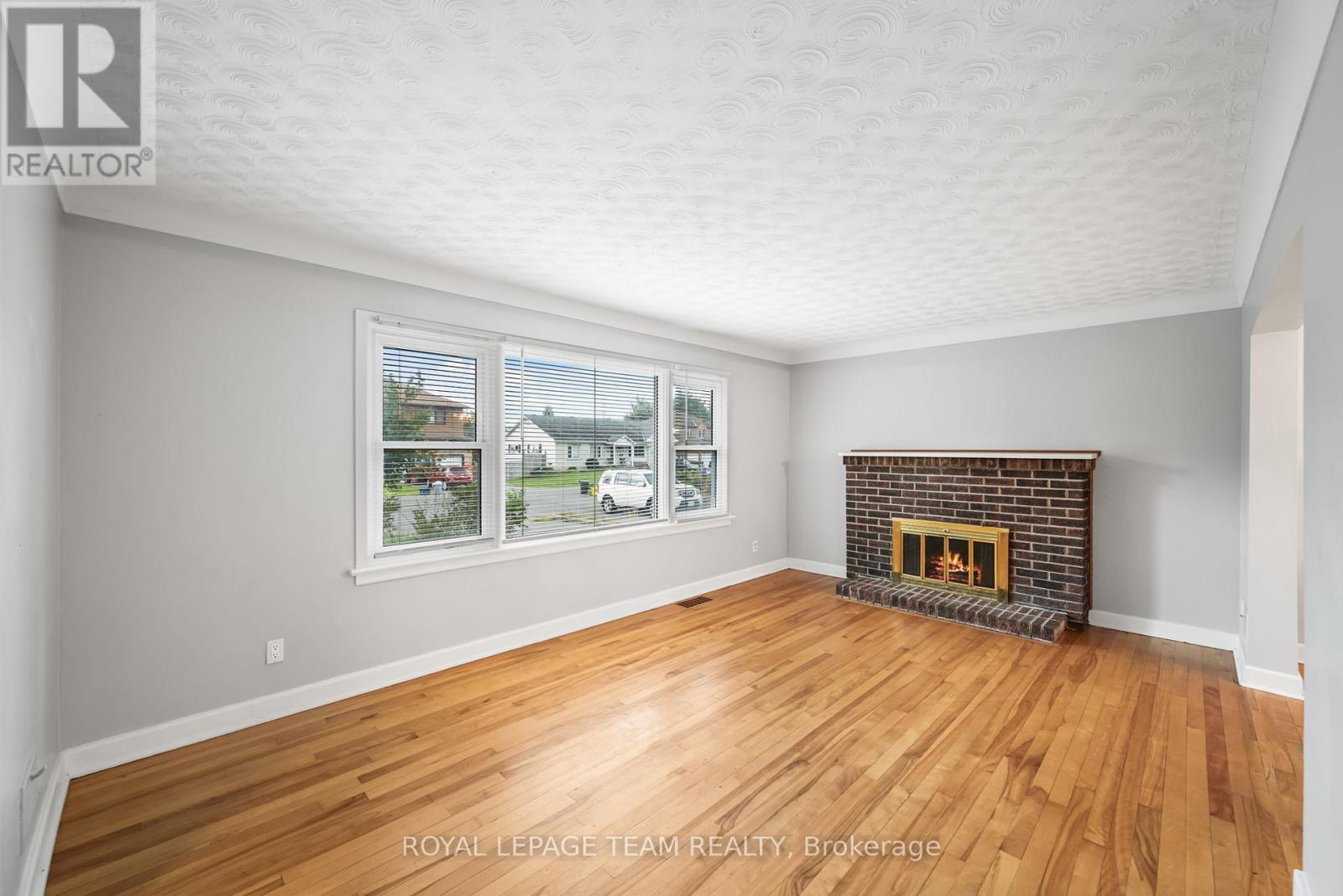 Photo 8 of 31 Savuto Way Street, Ottawa ON