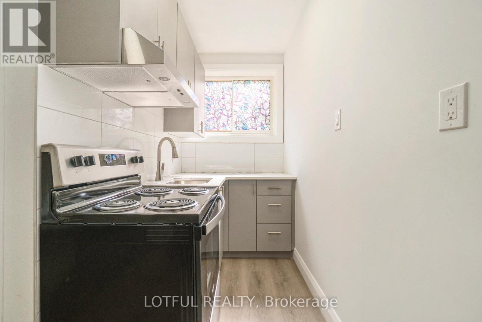 Photo 16 of 484 Queen Mary Street, Ottawa ON