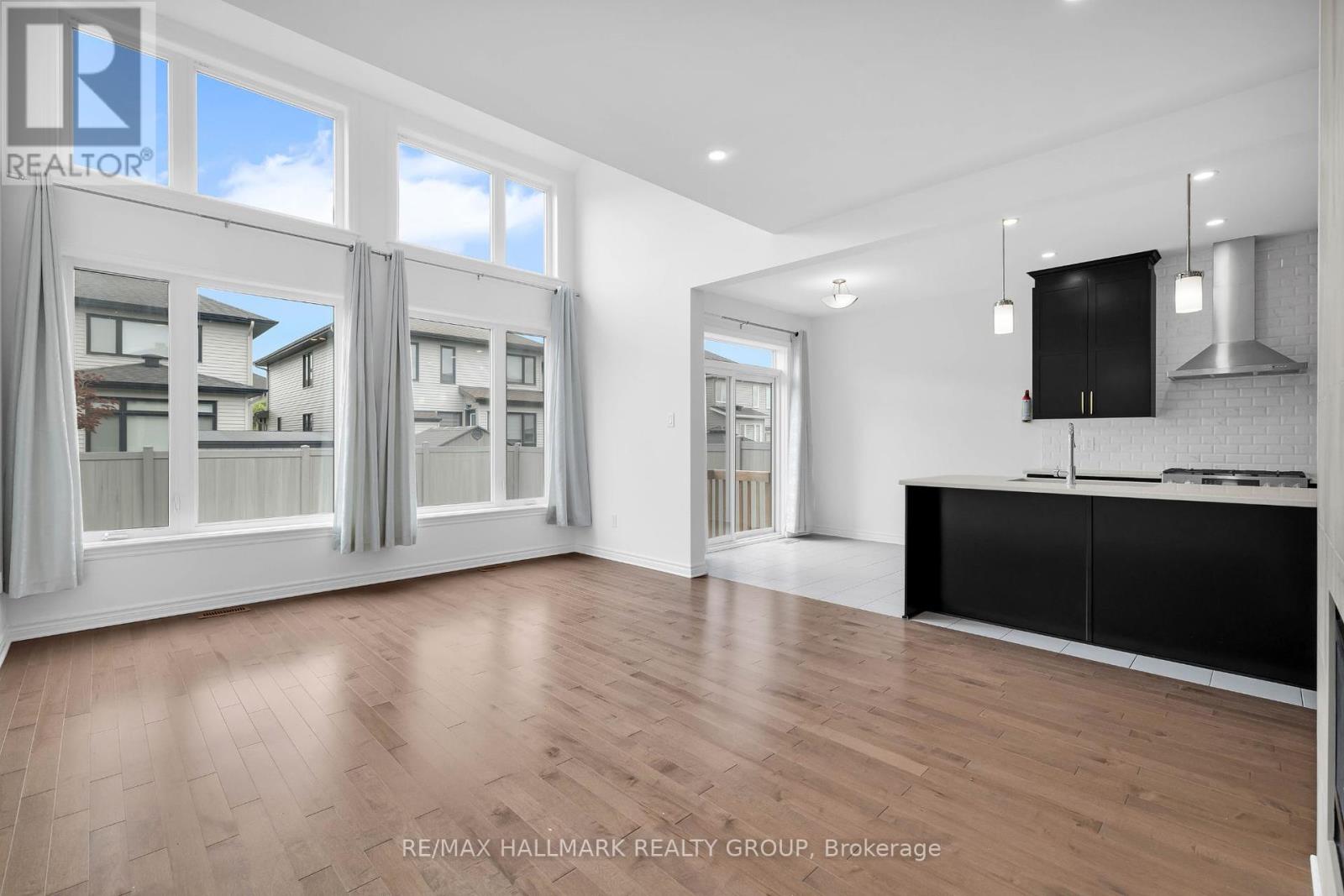 Photo 8 of 276 Big Dipper Street, Ottawa ON