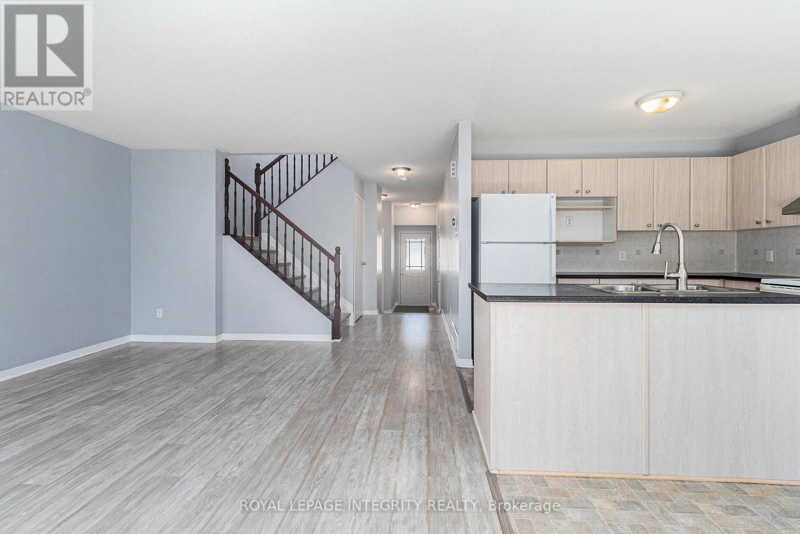 Photo 11 of 258 Sorento Street, Ottawa ON