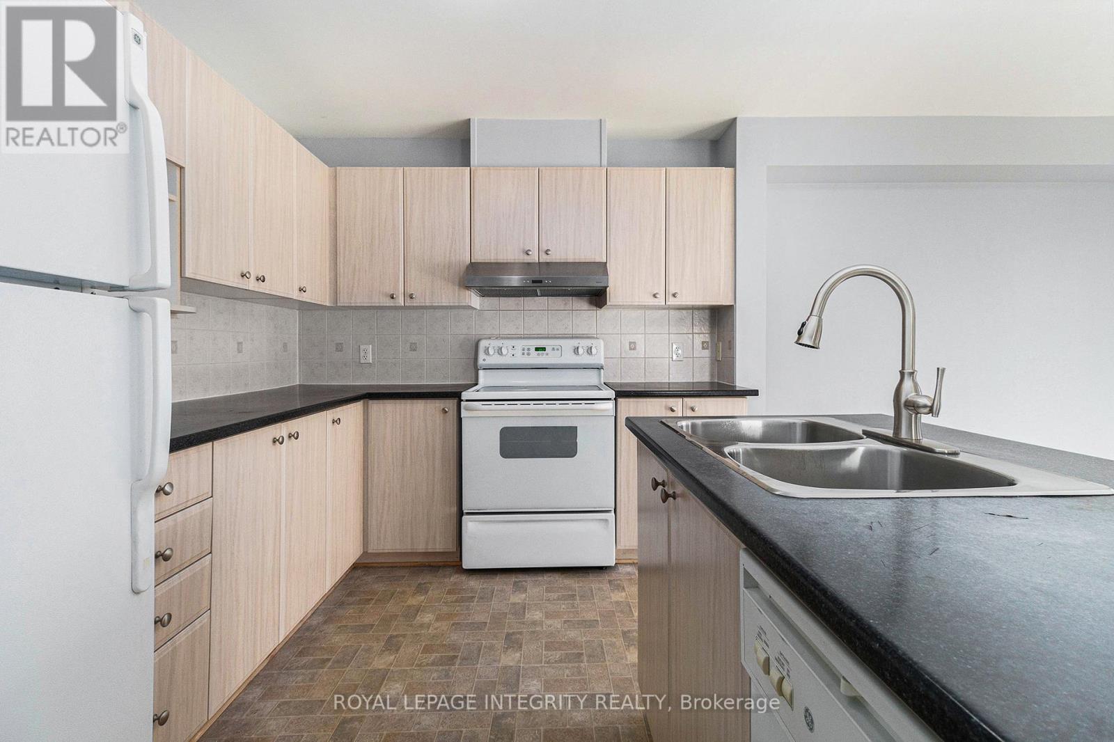 Photo 14 of 258 Sorento Street, Ottawa ON