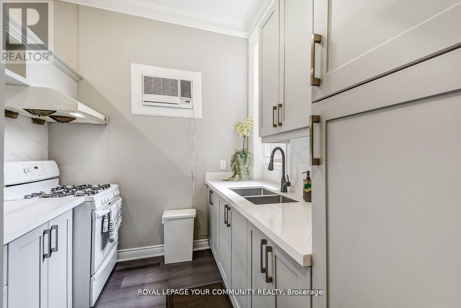 Photo 7 of 312 Seaton Street, Toronto ON