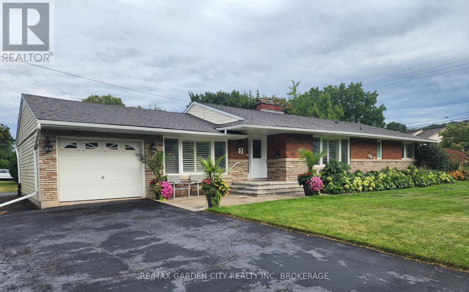 Photo 1 of 2 Lynnwood Avenue, Grimsby ON