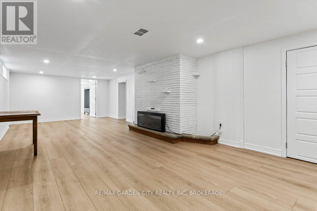 Photo 12 of 2 Lynnwood Avenue, Grimsby ON