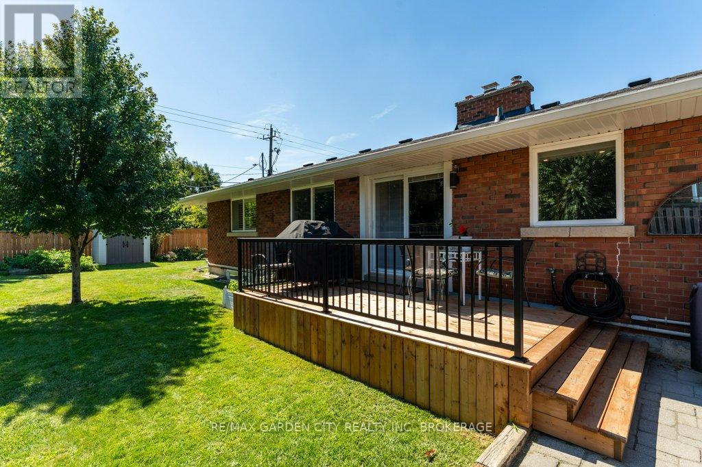 Photo 17 of 2 Lynnwood Avenue, Grimsby ON