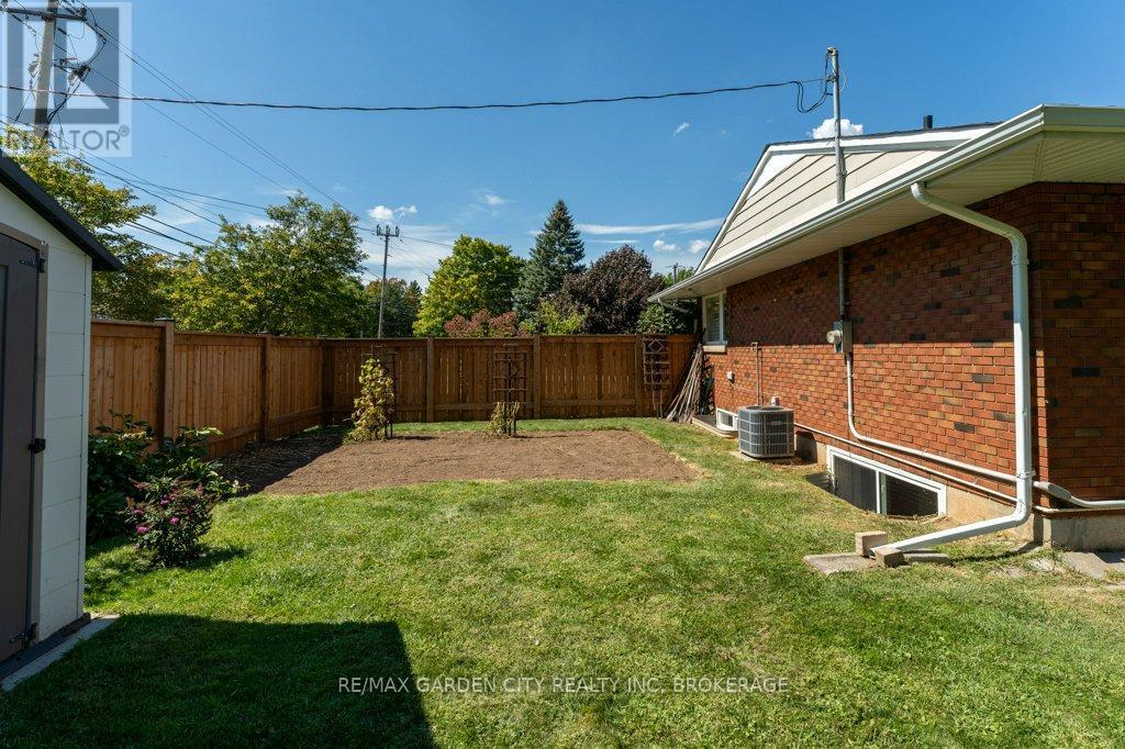 Photo 18 of 2 Lynnwood Avenue, Grimsby ON